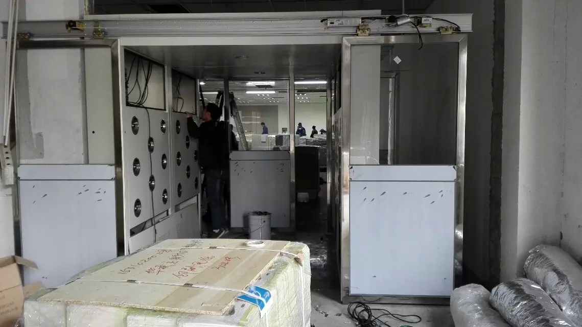 風淋室在餐飲行業(yè)中的應(yīng)用